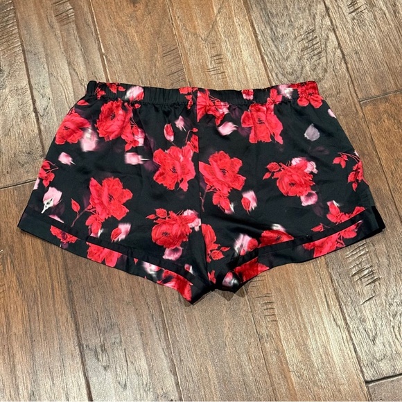 Medium Victoria’s Secret VS Floral Black and Red Women's Shorts - Picture 9 of 9